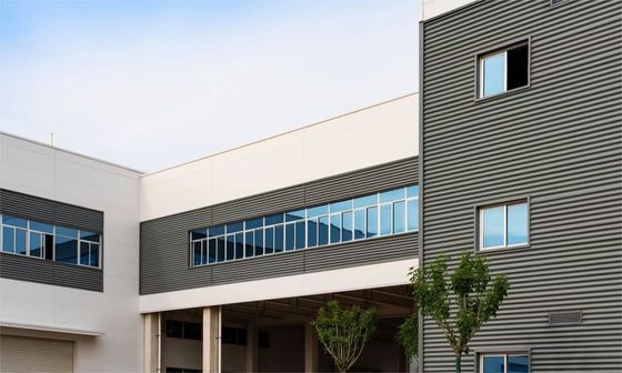 Giá cả phải chăng thực tế Prefabricated Steel Structure Warehouse Beautiful Outlooks Thiết kế cho doanh nghiệp