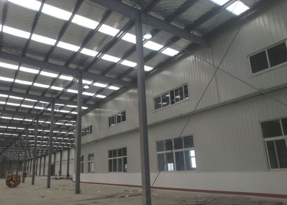 Nhà kho thép chống cháy xây dựng 120 * 60 * 9 M cho thiết bị thể thao xung