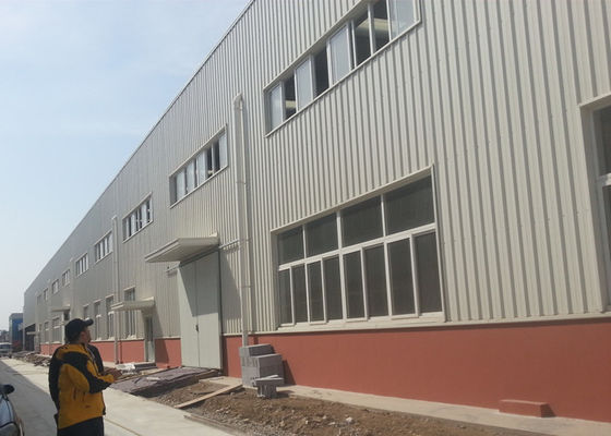 Nhà kho thép chống cháy xây dựng 120 * 60 * 9 M cho thiết bị thể thao xung