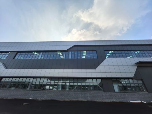 Nhà xưởng công nghiệp với thiết kế tấm panel sandwich tùy chỉnh cho xây dựng kết cấu thép