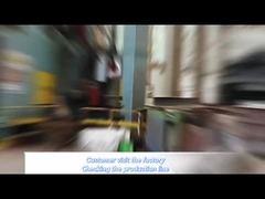 Khách hàng đến thăm nhà máy và kiểm tra dây chuyền sản xuất