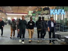 Khách hàng đến thăm nhà máy và kiểm tra dây chuyền sản xuất